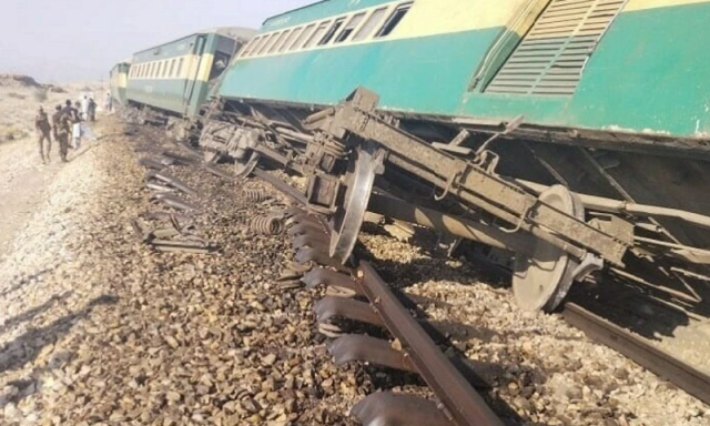 جیکب آباد کے قریب جعفر ایکسپریس کو حادثہ، متعدد مسافر زخمی