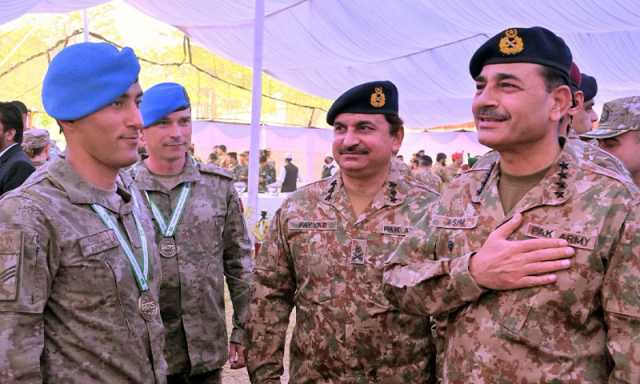 فیلڈ مارشل عاصم منیر کا ملتان گیریژن کا دورہ، قومی اتحاد اور دفاعی تیاریوں پر زور