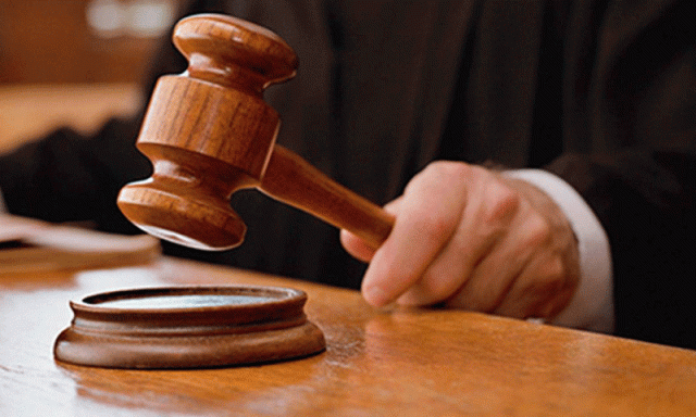 ڈسٹرکٹ اینڈ سیشن جج کو توہین عدالت پر سزا سنا دی گئی، کمرہ عدالت سے گرفتار