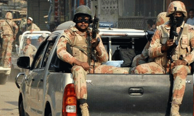 کراچی میں رینجرز اور پولیس اہلکار کے درمیان جھگڑے میں گولیاں چل گئیں، پولیس اہلکار جاں بحق