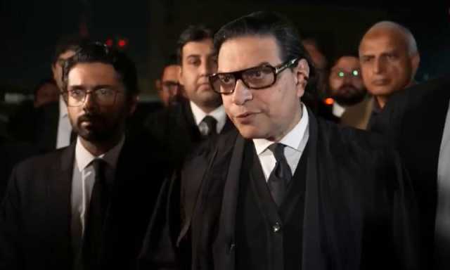 عمران خان ہی پارٹی کے قائد ہیں، شاہ محمود کی سربراہی کی خبریں بے بنیاد ہیں: سلمان اکرم راجہ