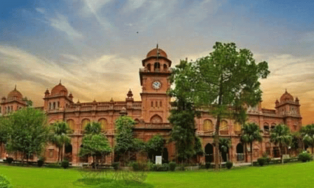 پنجاب حکومت کے اسٹوڈنٹ کارڈ سے طلبہ کو کیا فائدہ ہوگا؟