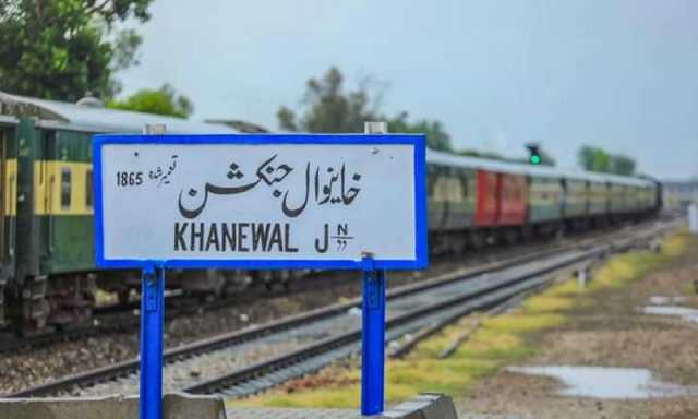 خانیوال ریلوے اسٹیشن پر مسافر پُل کا ایک حصہ منہدم، ریلوے ملازم ہلاک