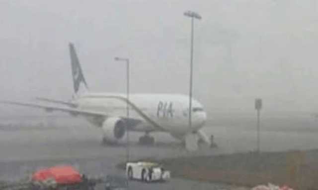 لاہور ایئرپورٹ پر نجی ایئر لائنز کی پرواز حادثے سے بال بال بچ گئی، مسافروں کی چیخیں