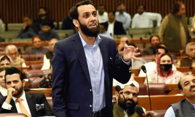عطااللہ تارڑ کی خیبرپختونخوا حکومت پر تنقید، بجٹ، ایران اور فلسطین سے متعلق مؤقف واضح