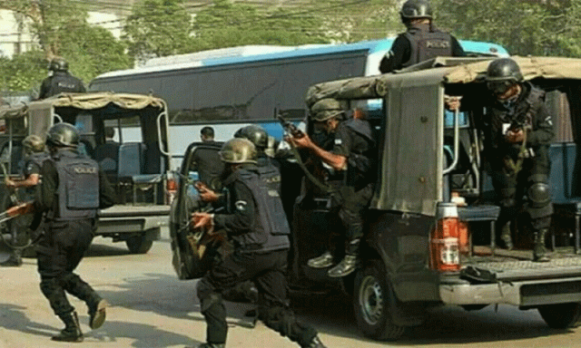پشاور میں دہشتگردی کی بڑی کوشش ناکام، خودکش حملہ آور سہولت کار سمیت ہلاک