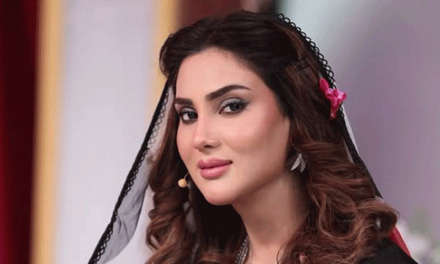 ’چہرے پر تھوک لگانے سے دانے ختم ہوگئے‘، فضا علی کے بیان پر صارفین کی تنقید
