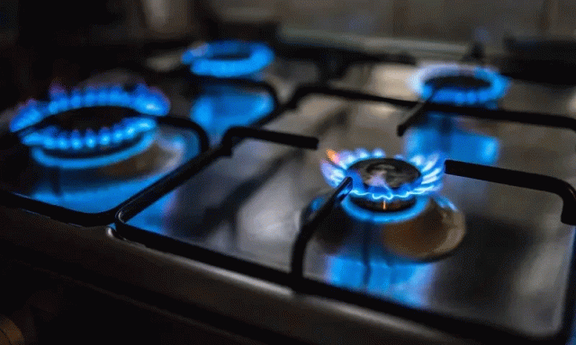 اوگرا کا گھریلو صارفین پر بوجھ، فکسڈ گیس چارجز میں 50 فیصد تک اضافہ