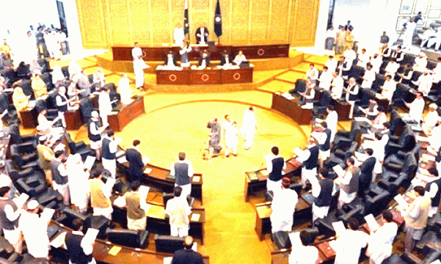اراکین اسمبلی کی تنخواہیں نہیں بڑھیں گی، جیب سے دینے کو تیار ہوں، وزیراعلیٰ خیبرپختونخوا