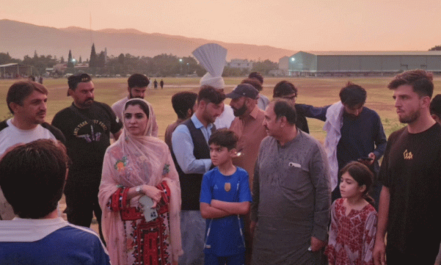 مشیر کھیل مینا مجید کا عاطف رانا کے ہمراہ بلوچستان یونیورسٹی کا دورہ، طلبہ سے ملاقات