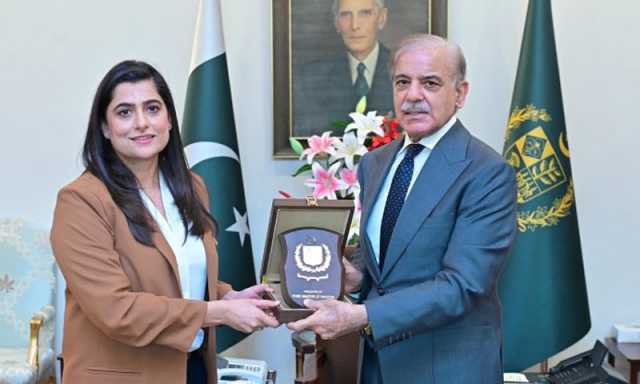 ثنا میر پاکستان کا فخر ہیں، کھیلوں میں خواتین کو برابر مواقع دیں گے : وزیر اعظم