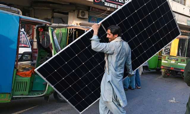 وفاقی بجٹ 26-2025: سولر پینلز کی قیمتوں میں کمی کا کتنا امکان ہے؟