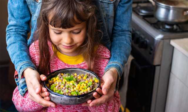 ویگن غذا کیا ہے، یہ بچوں پر منفی اثرات کیسے ڈالتی ہے؟