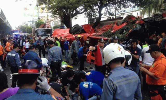 ملائیشیا میں خوفناک بس حادثہ: یونیورسٹی کے 15 طلباء جاں بحق، 33 زخمی