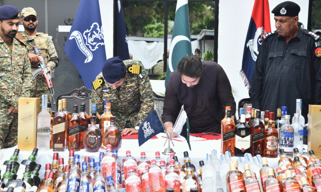 بلوچستان میں اداروں کا آپریشن، کروڑوں روپے مالیت کی شراب برآمد