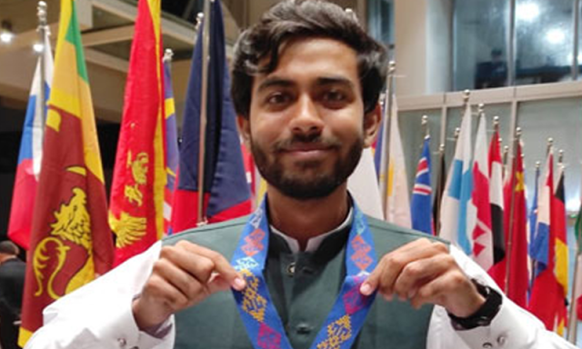 بین الاقوامی بائیولوجی مقابلے میں پاکستان کا پہلا طلائی تمغہ، طالبعلم عبدالرافع نے تاریخ رقم کردی