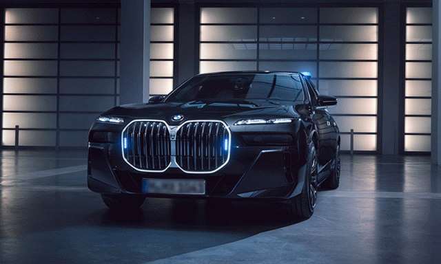 پاکستان میں BMW گاڑیوں کی قیمتوں میں لاکھوں روپے کی کمی