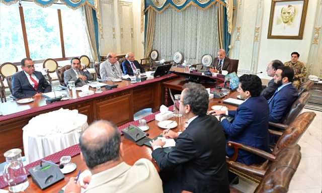 حکومت کا ہدف ملکی معیشت کی ترقی، برآمدات میں اضافہ اور بیرونی سرمایہ کاری میں اضافہ ہے، وزیراعظم کی کاروباری شخصیات سے گفتگو