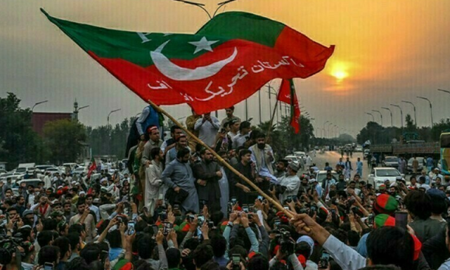 تحریک کی کامیابی کے اثرات سامنے آنا شروع ہو چکے، پی ٹی آئی کا وزرا کے بیانات پر ردعمل