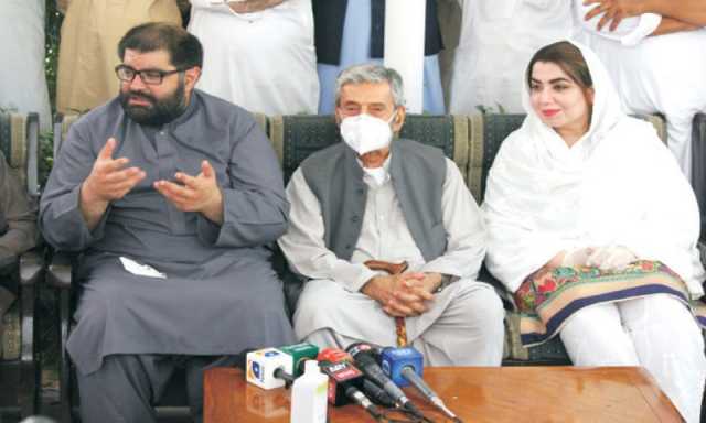 ثمر بلور کی ن لیگ میں شمولیت پر ایمل ولی خان کا ردعمل: ’کوئی حیرت کی بات نہیں‘