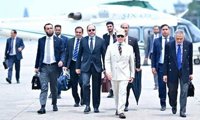 وزیراعظم شہباز شریف اقتصادی تعاون تنظیم کے سربراہی اجلاس میں شرکت کے لیے آذربائیجان روانہ
