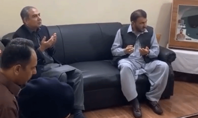 شہید میجر ربنواز گیلانی کو خراجِ عقیدت، وزیر داخلہ محسن نقوی کی اہلِ خانہ سے ملاقات