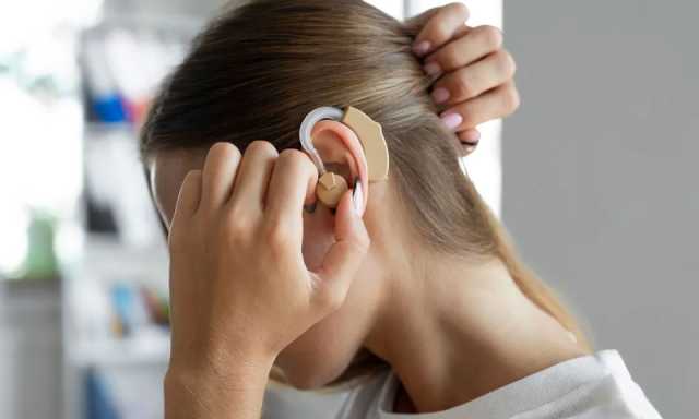 آلاتِ سماعت سماجی زندگی میں کیسے بہتری لاتے ہیں؟ نئی تحقیق کے انکشافات