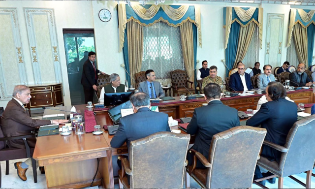 حکومت معیشت کو ڈیجیٹلائز کرنے اور سرکاری اداروں میں میرٹ لانے کے ایجنڈے پر عمل پیرا ہے، وزیراعظم