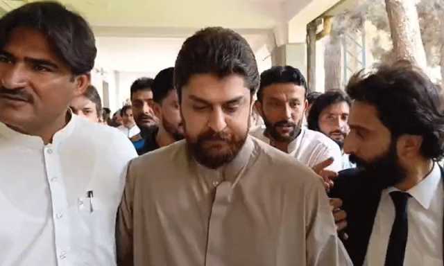 کوئٹہ میں دوہرے قتل کا معاملہ: نامزد سردار شیر باز ساتکزئی انسداد دہشتگردی عدالت میں پیش