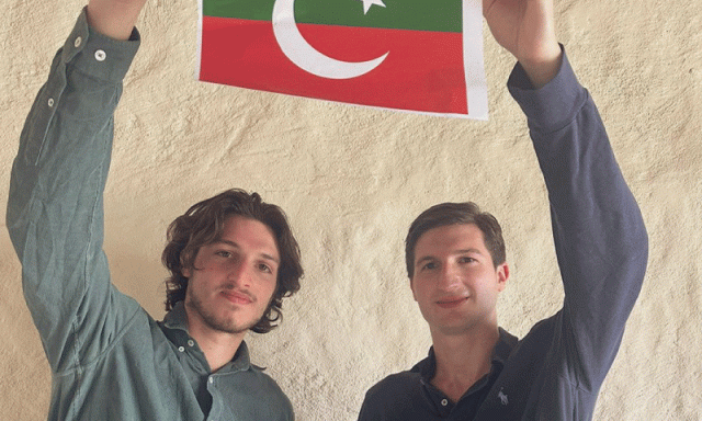 عمران خان کے بچوں کو سیاسی سرگرمیوں سے  کوئی نہیں روکے گا، سینیٹر عرفان صدیقی