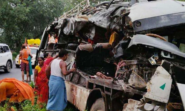 بھارت میں ہندو یاتریوں کی بس حادثے کا شکار، 18 افراد ہلاک