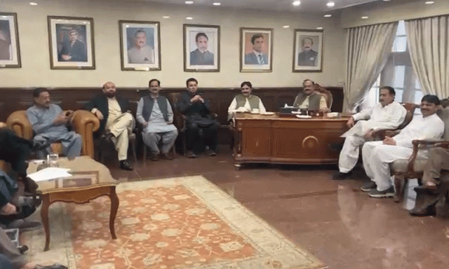 اسپیکر پنجاب اسمبلی اور معطل اپوزیشن ارکان کے درمیان ملاقات، نااہلی ریفرنس پر مشاورت