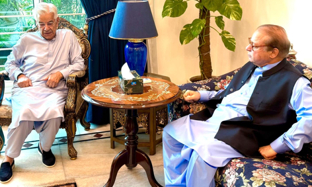 نواز شریف سے وزیر دفاع خواجہ آصف کی اہم ملاقات