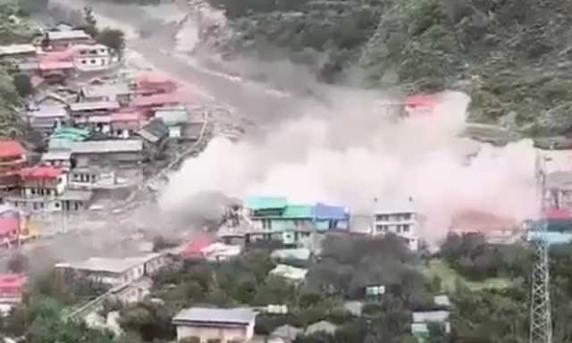 بھارتی ریاست اتراکھنڈ میں کلاؤڈ برسٹ سے قصبہ تباہ، 4 افراد ہلاک، درجنوں لاپتا