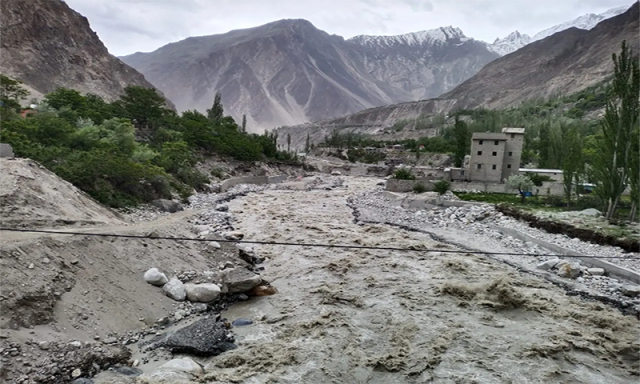 گلیشیائی جھیل پھٹنے سے گلگت بلتستان میں تباہی، شاہراہ قراقرم متاثر
