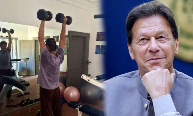 ’میرے ڈولے چیک کرو‘، بانی پی ٹی آئی عمران خان جیل میں وکلا سے کیا گفتگو کرتے ہیں؟