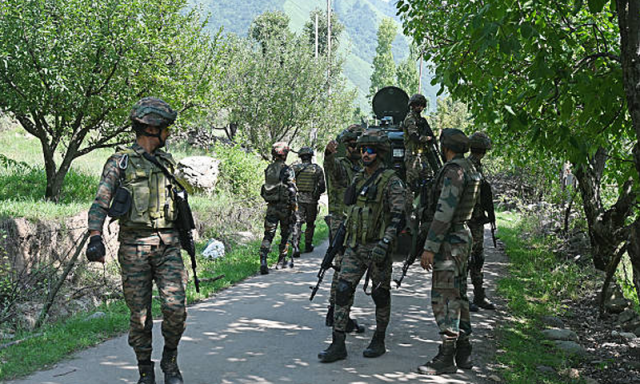 مقبوضہ کشمیر: بھارتی فوج کا جعلی مقابلہ، مقامی لوگوں نے امیت شاہ کا دعویٰ مسترد کردیا
