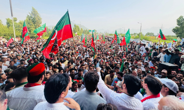 پی ٹی آئی احتجاج: کارکنوں نے علی امین گنڈاپور کے سامنے ڈی چوک جانے کے نعرے لگا دیے