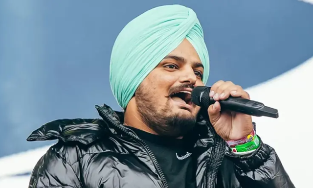 موت کے بعد بھی سکون نہ ملا، سدھو موسے والے کے مجسمے پر بھی فائرنگ