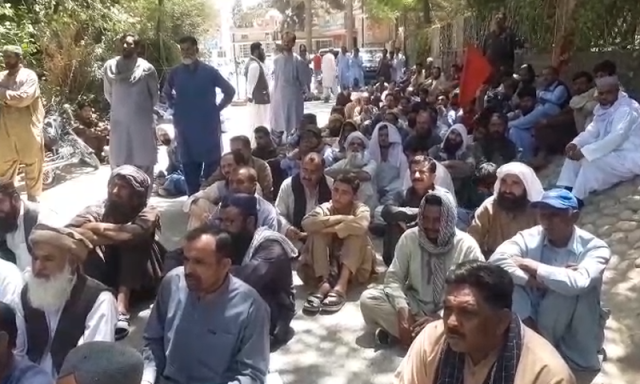 تنخواہوں کی عدم ادائیگی پر کوئٹہ میٹروپولیٹن کے ملازمین کا احتجاج، دھرنے کا اعلان
