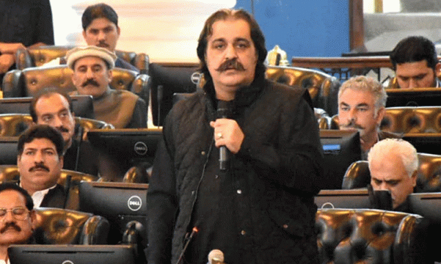 خیبر پختونخوا: بجٹ معاملے پر پی ٹی آئی یو ٹرن لینے پر مجبور کیوں ہوئی؟