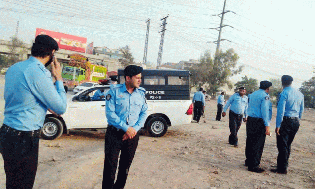 اسلام آباد پولیس کی بروقت کارروائی، خود کو پولیس اہلکار ظاہر کرنے والے 3 ملزمان گرفتار