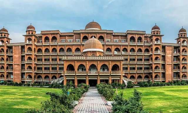 پشاور یونیورسٹی کے 9 مضامین میں داخلے بند، ان پروگرامز کی بندش کی وجوہات کیا ہیں؟