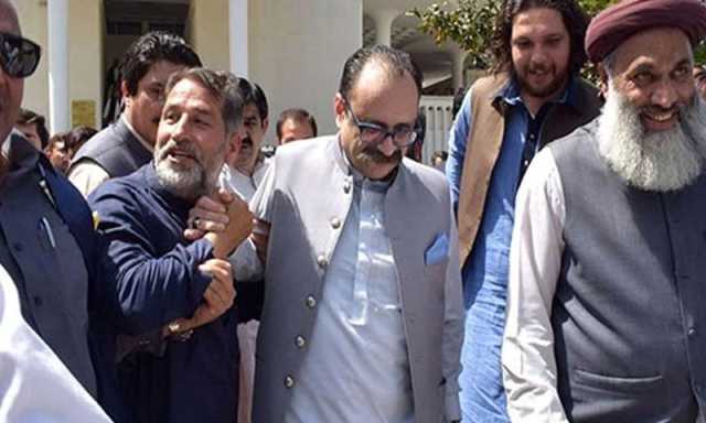 سابق وزیراعظم آزاد کشمیر سردار تنویر الیاس پر ڈپلومیٹک پاسپورٹ کیس میں فردِ جرم عائد