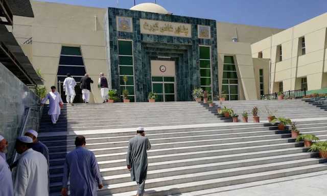 وزیر اعلیٰ خیبر پختونخوا کی حلف برداری کا معاملہ، سلمان اکرم راجہ اور لطف الرحمان عدالت پہنچ گئے