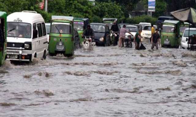 لاہور میں موسلا دھار بارش، سڑکیں زیر آب، معمولات زندگی متاثر