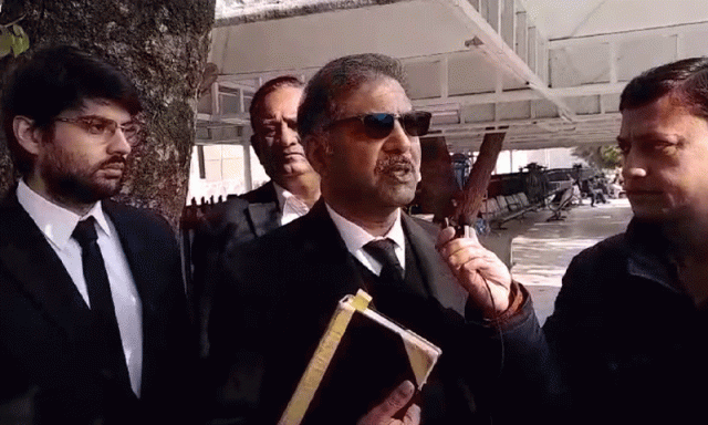 پارٹی پالیسی کیخلاف ووٹ دینے والا نااہل ہو جائے گا، بیرسٹر علی ظفر