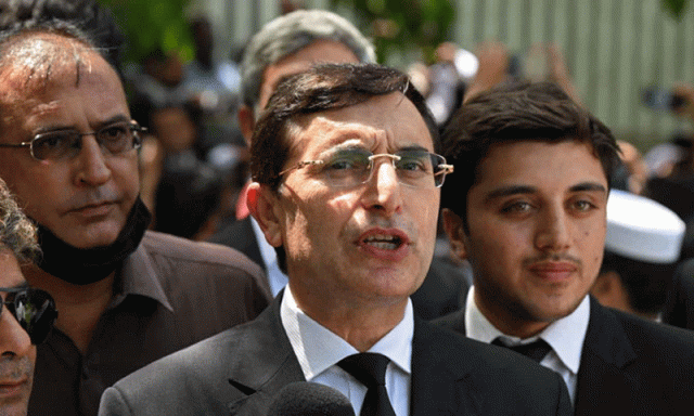 خان صاحب کی سختی کے باوجود بدقسمتی سے پارٹی معاملات باہر آجاتے ہیں، بیرسٹر گوہر کا سلمان اکرم راجہ کے بیان پر ردعمل