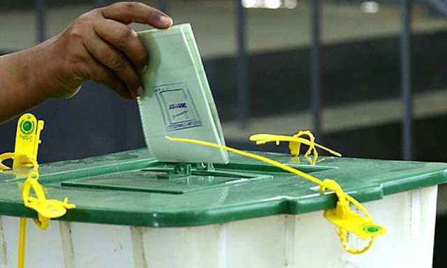 ہری پور: این اے 18 میں ضمنی انتخاب جاری، پولنگ اسٹیشن 124 پر پہلا ووٹ کاسٹ