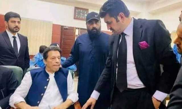 عمران خان نے ہمیشہ علیمہ خانم کی بات نہ ماننے کی ہدایت کی، شیر افضل مروت کا دعویٰ